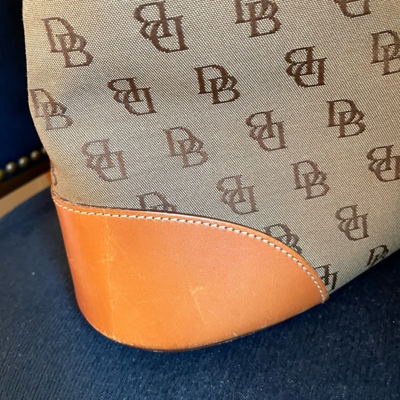 GORGEOUS VINTAGE DOONEY IN EXCELLENT CONDITION WAITING FOR YOU! - Picture 7 of 16